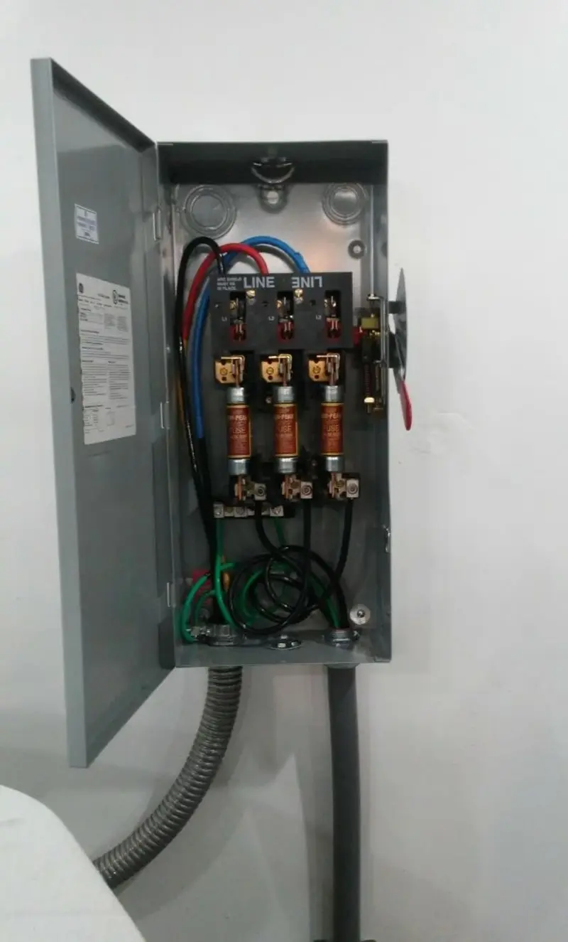 Three-phase disconnect switch installed for Smoke Detector Installation in Lake Helen